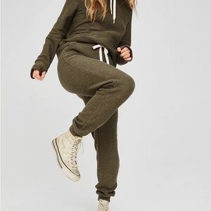 Offline by Aerie Snowday Joggers – XS – New